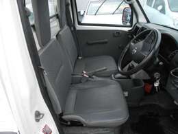 お客様専用駐車場有ミドリのスペースにどうぞ。