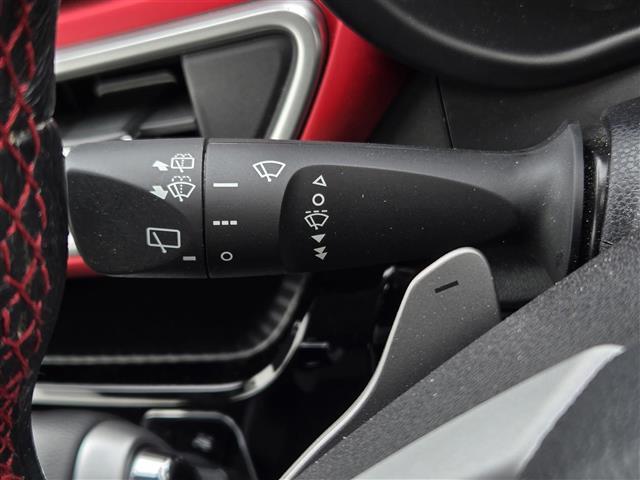 【運転席操作部】快適なドライブを楽しむための機能が装備されています！運転席から触れるので、使いやすいです！除菌プランいれていただくと、さらに清潔で安心していただけます！