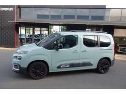 弊社ではせっかくご来店いただきましても商談などにより展示・保管店舗が複数御座いますので、現車確認・ご試乗などをご希望の際には、事前にお問い合わせの上ご確認下さいます様、お願い申上げます。