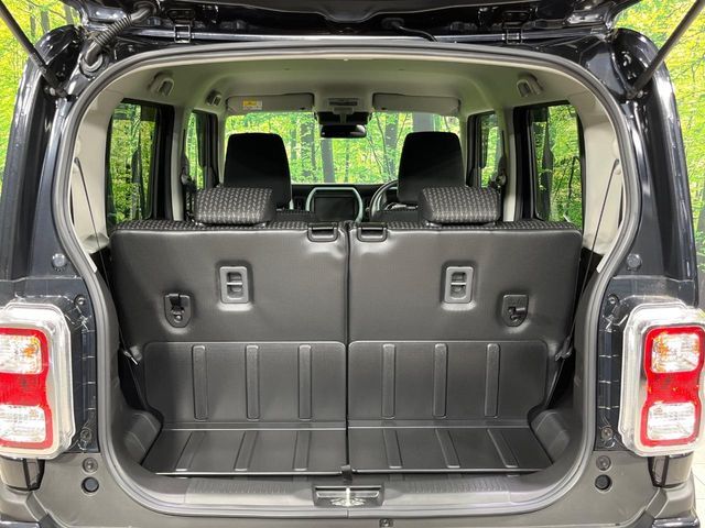 普段のお買い物や通勤、送迎等に十分な荷室スペースを確保しております。セカンドシートを倒すと、大きな荷物の積載も可能です♪