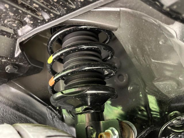 お車を安心してお乗りいただく為には、足回りの定期点検が欠かせません。サービスサポート（有償保証）では無料点検もご提供しており、安心のカーライフをお過ごしいただけるサポート体制が整っています。