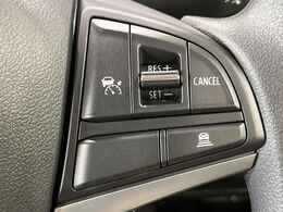 【アダプティブクルーズコントロール】高速道路での長距離走行が楽に！！自動で速度を保つクルーズコントロールが、衝突軽減システムと連携し、前方の車両を感知して車間を保つように速度調節してくれます！！