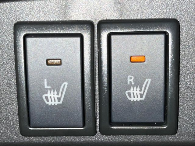【シートヒーター】寒い日に重宝するシートヒーター！エアコンより早く温まってくれるので寒がりの人も安心ですね♪エアコンの温風は乾燥するから苦手、という方にもをおすすめです。