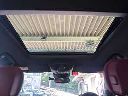 人気オプションのサンルーフ装備車です！