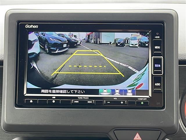 【バックモニター】後ろのカメラの映像をモニターに映し出すことができます！後方の見えない死角や、障害物との距離感をしっかり確認することができます！駐車が苦手な方におすすめです。