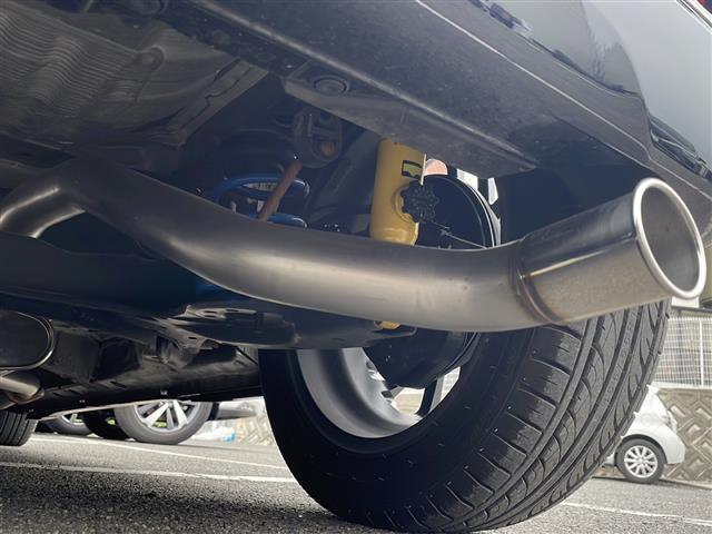 店舗にて現車の確認もいただけますので、お電話で在庫のご確認の上是非ご来店くださいませ。