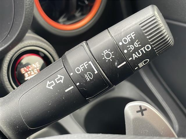 【オートライト（AUTO）】外の明るさをシステムが感知して、自動でヘッドライトが点灯します！ヘッドライトをつけ忘れを防ぐ便利機能です。