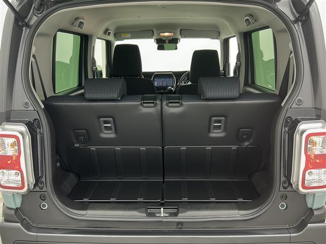 【トランク】積み込みやすくて、たっぷり積める荷室です。シートアレンジできるものは、乗車人数と荷物の量や大きさによってシートを動かすことができるので、より快適なドライブが可能です！