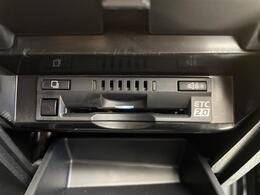 【ETC】有料道路を利用する際に料金所で停止することなく通過できる、ETC車載器（ノンストップ自動料金収受システム機器）が装備されています。セットアップを行うことで利用可能になります。