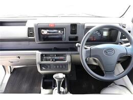 前席全体　目線も高く広い視界で安心して運転することができますね！