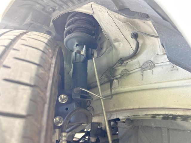お車を安心してお乗りいただく為には、足回りの定期点検が欠かせません。サービスサポート（有償保証）では無料点検もご提供しており、安心のカーライフをお過ごしいただけるサポート体制が整っています。