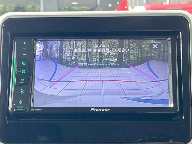 【バックカメラ】駐車時に後方がリアルタイム映像で確認できます。大型商業施設や立体駐車場での駐車時や、夜間のバック時に大活躍！運転スキルに関わらず、今や必須となった装備のひとつです！