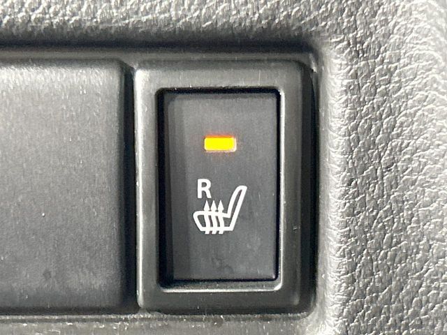 【シートヒーター】寒い日に重宝するシートヒーター！エアコンより早く温まってくれるので寒がりの人も安心ですね♪エアコンの温風は乾燥するから苦手、という方にもをおすすめです。
