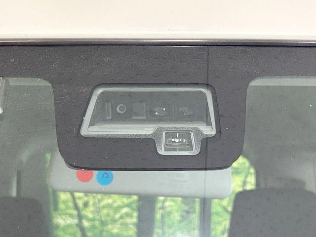【スズキ　セーフティサポート】走行中に前方の車両等を認識し、衝突しそうな時は警報とブレーキで衝突回避と被害軽減をアシスト。より安全にドライブをお楽しみいただけます。
