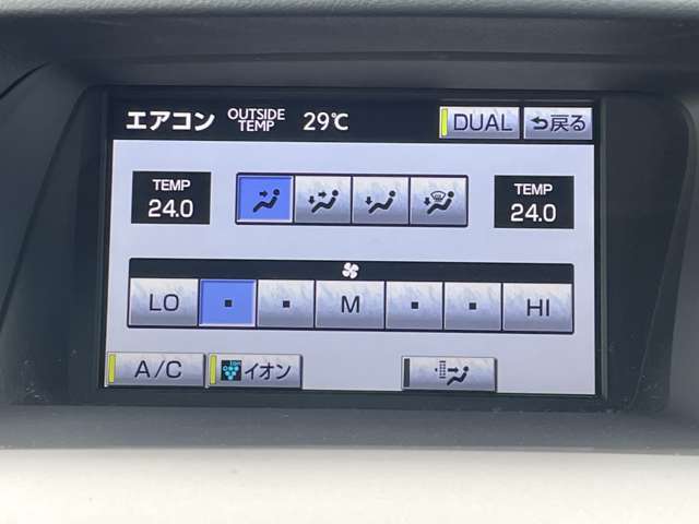 「左右独立オートエアコン」　運転席と助手席の温度を個別に設定可能☆1ランク上の快適性を実現！