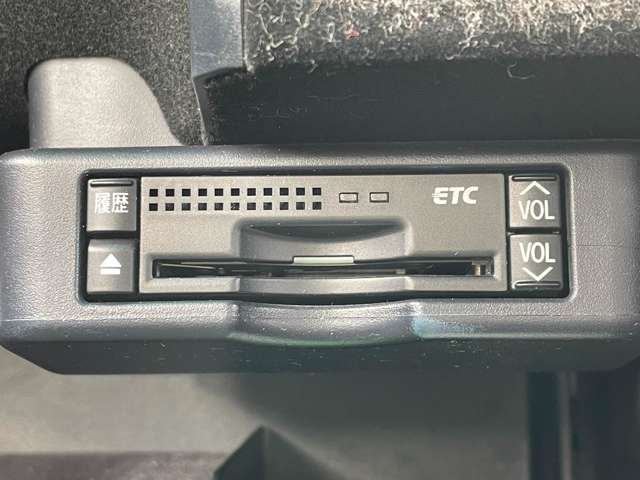 「ETC車載器」　料金所での通行券の受け取りや料金の支払いのための、一時停止や現金のやりとりが不要♪停車が不要になることによる渋滞緩和にも威力を発揮します♪セットアップもカーチスにお任せください♪