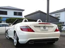 希少な3，500ccエンジンを搭載したSLK350　AMGスポーツ＆ナッパフルレザー＆レーダーセーフティパッケージが入庫しました！外装色には煌びやかな輝きが魅力のダイヤモンドホワイトMを配色！