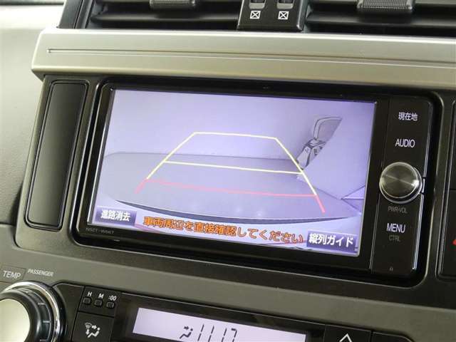 車庫入れの強い味方。後退時の死角をチェックするために便利です。