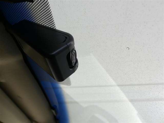 安心装備ドライブレコーダーを装備しています。自車の走行状態を常に録画しています。