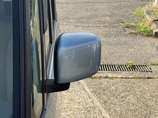 ミラーもしっかり真心を込めて磨いています！目が透き通っているとかっこよく見えますよね♪