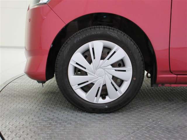 タイヤサイズは 155/65 R14 です。