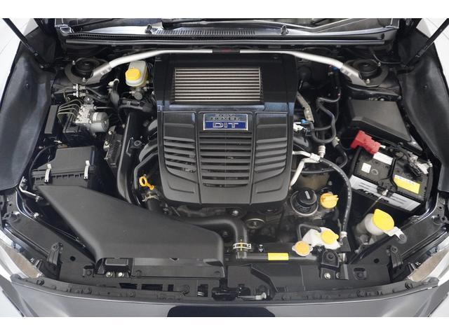 シリンダー内に直接ガソリンを噴射する直噴システムならではの圧縮比の高さと吸気量の増大・デュアルAVCS等により、2Lにして想像を遥かに えた300PSのパフォーマンスを発揮する、直噴ターボ”DIT”