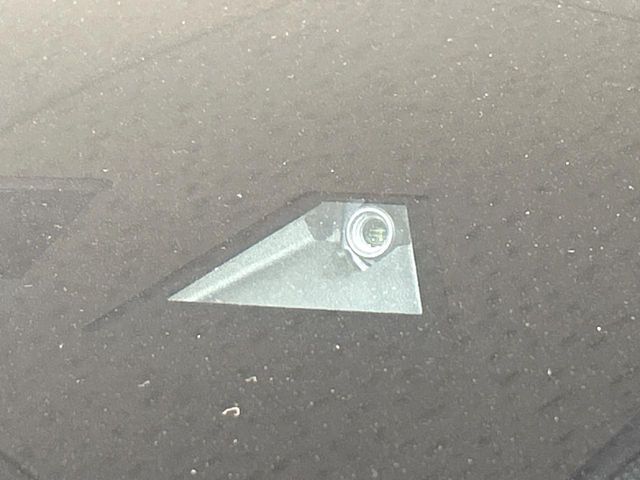 【スマートブレーキサポート】走行中に前方の車両等を認識し、衝突しそうな時は警報とブレーキで衝突回避と被害軽減をアシスト。より安全にドライブをお楽しみいただけます。