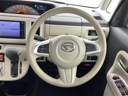 【ステアリング】軽い力で扱いやすいハンドルです。目立つ傷やスレなどなく綺麗な状態です！除菌プランいれていただくとさらに快適に！清潔なお車はお子様にも安心ですね！