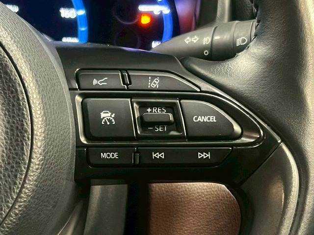 【レーダークルーズコントロール】追従型クルーズコントロールは、レーダーやビデオカメラが前方の車の状況を検知し、状況に合わせます。