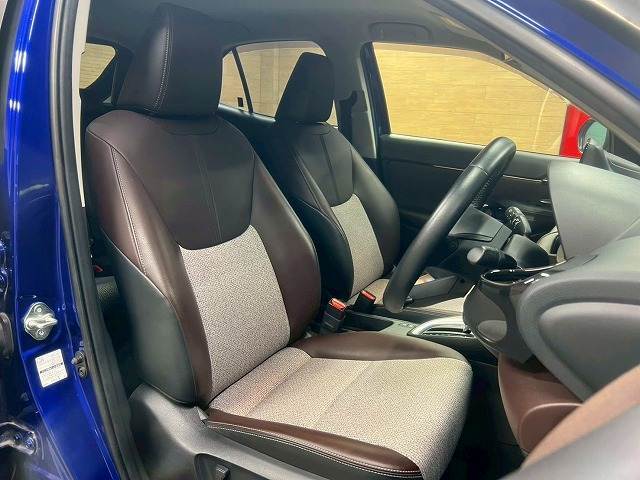 各ブランドのシートカバーの取り扱いもございます。また、弊社オリジナルフロアマットもご用意しております