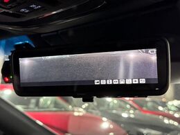 【デジタルインナーミラー】後席の大きな荷物や同乗者で後方が確認しづらい時でも安心！カメラが撮影した車両後方の映像をルームミラー内に表示。クリアな視界で状況の確認が可能です！