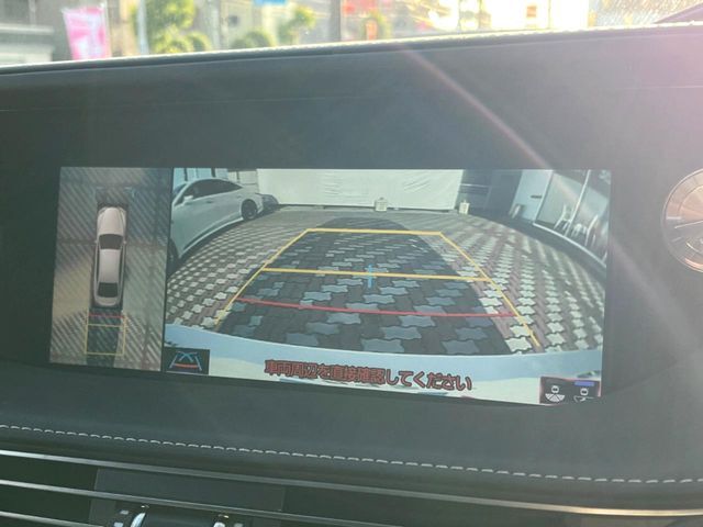 【パノラミックビューモニター】専用のカメラにより、上から見下ろしたような視点で360度クルマの周囲を確認することができます☆死角部分も確認しやすく、狭い場所での切り返しや駐車もスムーズに行えます。