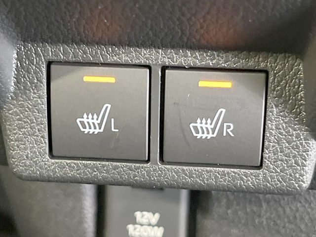 【シートヒーター】寒い日に重宝するシートヒーター！エアコンより早く温まってくれるので寒がりの人も安心ですね♪エアコンの温風は乾燥するから苦手、という方にもをおすすめです。