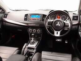 室内は綺麗にルームクリーニング済みとなります。たばこの嫌な臭いや芳香剤の臭いも御座いません。ご希望に応じてRECARO製などのスポーツシートに変更も可能です。お気軽にご相談下さいませ