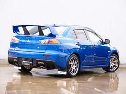 全国でも台数の少ないライトニングブルー外装色のランサープレミアムが入庫！過去分解整備記録簿も13枚残っており、令和7年6月にHKS車高調も新品取付け済。令和4年5月SSTストレーナー交換済みです