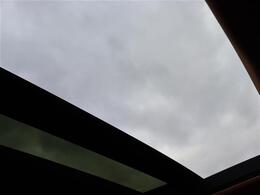 LIBERALA仙台港では、多彩な輸入車中から拘りが詰まった【 Only One 】の物件を五感で較べていただけます。新しい驚きと発見をお届け致します。