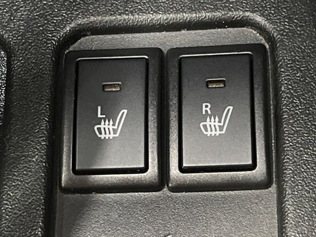 【シートヒーター】寒い日に重宝するシートヒーター！エアコンより早く温まってくれるので寒がりの人も安心ですね♪エアコンの温風は乾燥するから苦手、という方にもをおすすめです。