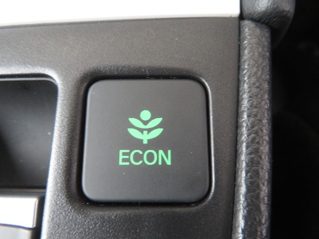 ECONボタンで低燃費モードに☆☆☆ECONスイッチを上手に使ってエコドライブ♪♪環境にもお財布にも優しい装備です☆☆☆