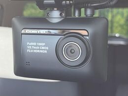 【ドライブレコーダー】安心・安全なカーライフに必須のドライブレコーダーを装備！走行中はもちろん、あおり運転や事故に遭遇した際の状況も映像で記録し、万一のリスクに備えます。