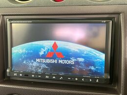 【純正ナビ】人気の純正ナビを装備しております。ナビの使いやすさはもちろん、オーディオ機能も充実！キャンプや旅行はもちろん、通勤や買い物など普段のドライブも楽しくなるはず♪