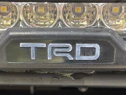 【TRDエアロ】人気のTRDエアロを装備！クルマの外観がよりスタイリッシュになり、街中で存在感あふれる1台に♪将来買い替える時にもリセールに影響しやすく、価値ある人気の装備です！
