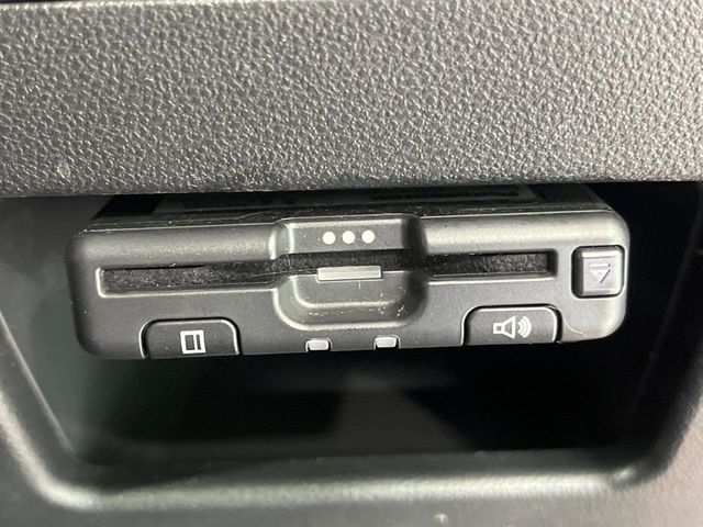 【ETC】高速道路の料金所をストレスなく通過！話題のスポットやサービスエリアに多い「スマートIC」利用時は必須のアイテムです。当店でセットアップを実施、ご納車当日からすぐにご利用いただけます！