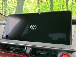 【12.3インチディスプレイオーディオ】スマートフォンと連携が可能な大画面ディスプレイオーディオです。スマートフォンのナビ機能を使用したり、Bluetooth接続で音楽もお楽しみいただけます！