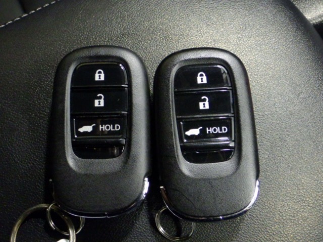 「緊急通報ボタン」緊急時に車内のボタンを押すとHonda Total Care緊急サポートセンターにつながり、オペレーターが警察・救急への取次ぎを行います。