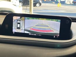 【360°ビューモニター】専用のカメラにより、上から見下ろしたような視点で360度クルマの周囲を確認することができます☆死角部分も確認しやすく、狭い場所での切り返しや駐車もスムーズに行えます。