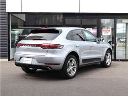 トランスミッション：4WD（PTM、ABD、ASR）