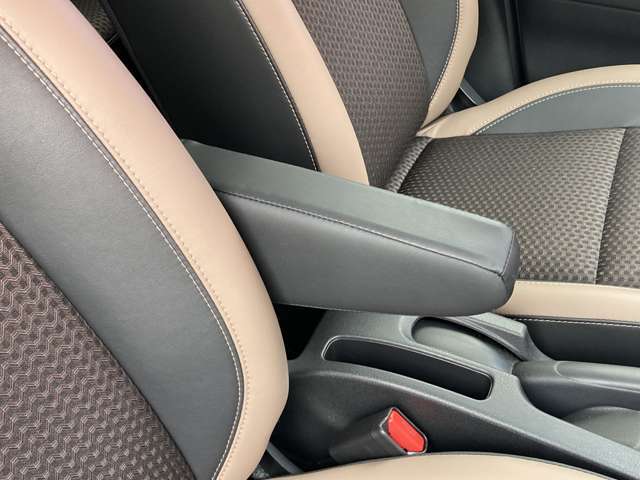 運転席アームレスト