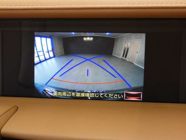 駐車の苦手な方でも安心のバックカメラ装備！クリアランスソナー＆バックソナーも装備されております！