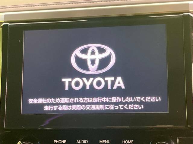 【純正9型ナビ】人気の純正ナビを装備しております。ナビの使いやすさはもちろん、オーディオ機能も充実！キャンプや旅行はもちろん、通勤や買い物など普段のドライブも楽しくなるはず♪