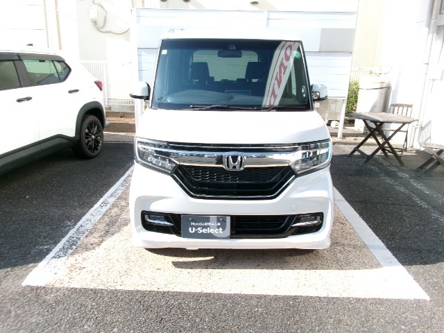 カラーはプラチナホワイトパール